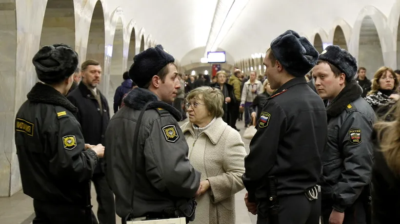 Un conductor de metrou din Moscova a căzut din cabină în timpul mersului și a decedat