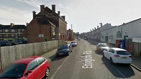 O mașină a intrat într-un grup de oameni în fața unei moschei în Marea Britanie. Nu este exclusă ipoteza unui act terorist