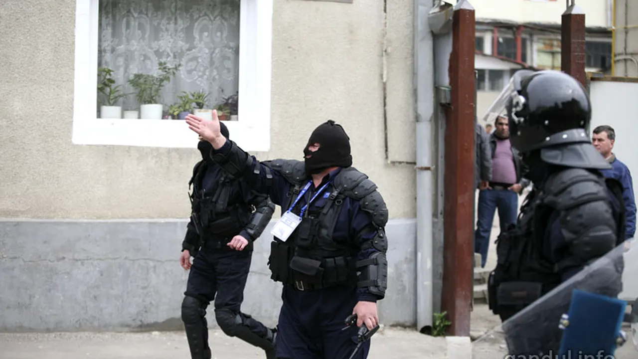 Membrii unei grupări acuzate de FRAUDE INFORMATICE au înșelat 350 de cetățeni străini cu OPT MILIOANE DE DOLARI