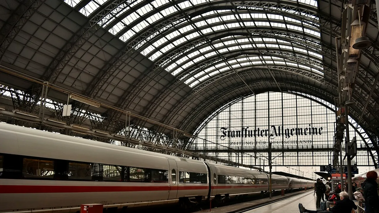 De ce nu poate fi condamnat bărbatul care, anul trecut, a împins o femeie și pe copilul acesteia în fața unui tren din Gara Frankfurt. „Îmi pare foarte rău, în special pentru familie”