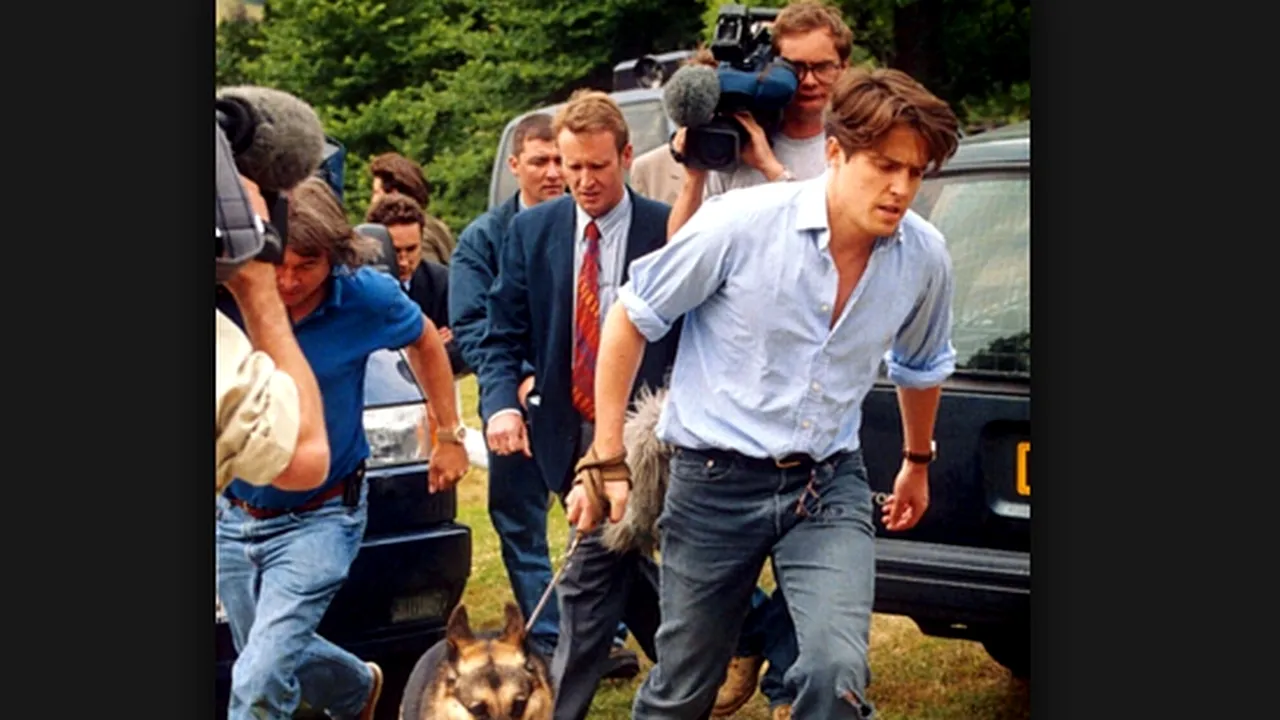 Hugh Grant, scandal după ce câinele vecinului și-a făcut nevoile în fața casei sale de 3 milioane de dolari