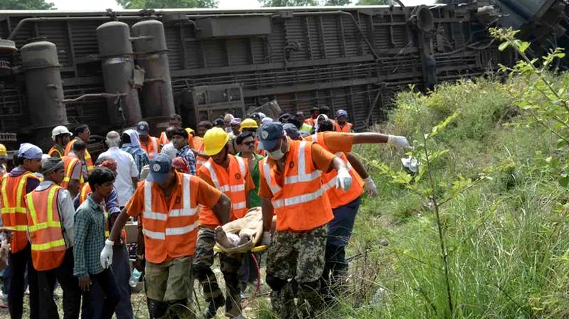 Douăzeci de morți în India după ce un tren a spulberat o ricșă cu motor, 