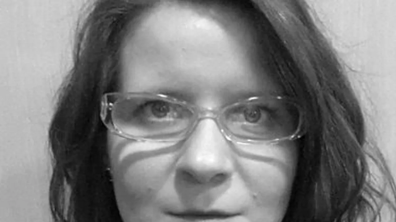 O jurnalistă, găsită moartă în casă la 36 de ani