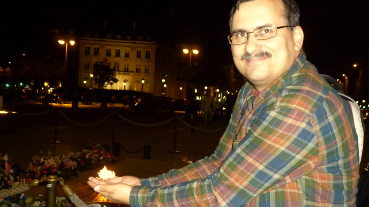 Jandarmeria Română: Bogdan Drăghici și-a dat foc în momentul în care salvatorii au vrut să-l scoată din mașină