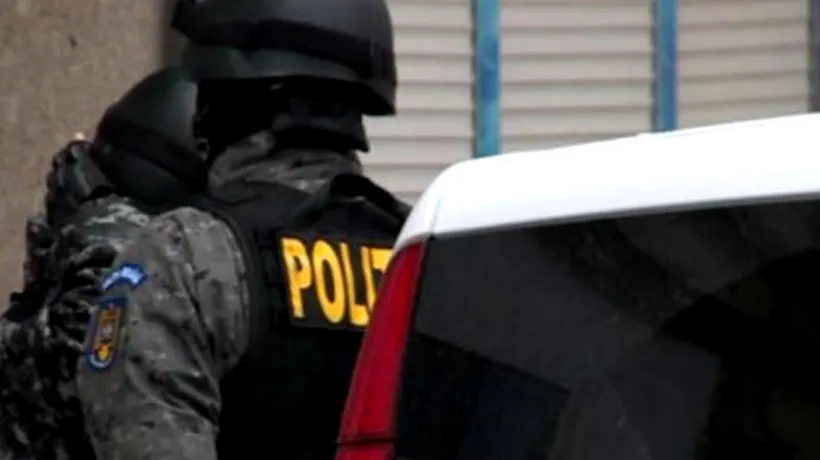 Polițiștii fac percheziții la contabila șefă a unei firme farmaceutice, suspectată de delapidare