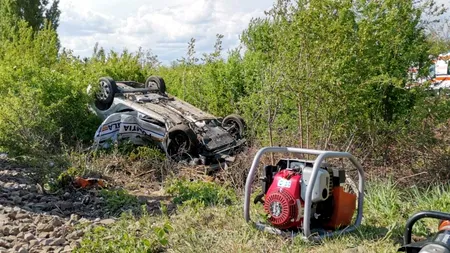 ACCIDENT. Mașină de Poliție, lovită de tren în Prahova. Un agent a murit!