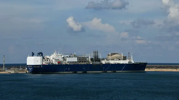 Egiptul confirmă că incendiul izbucnit la două nave de transport gaz din Marea Mediterană a fost provocat de o dronă