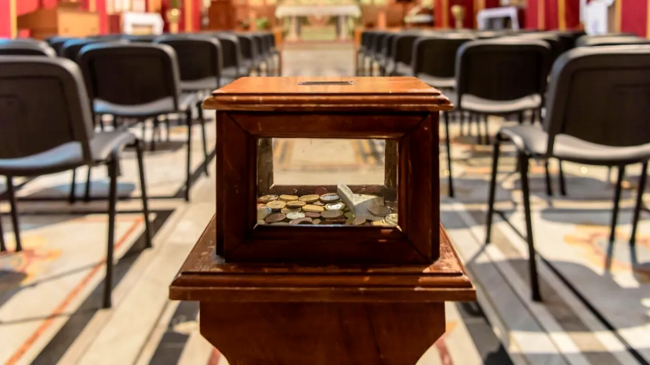 IREAL. Doi români care au încercat să fure din cutia MILEI au fost fugăriți de poliția austriacă cu elicopterul, drone și câini de poliție