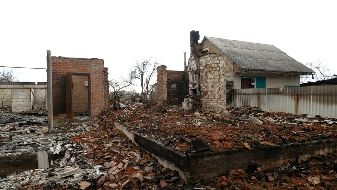 Noi orori, descoperite în Ucraina. Trupul unui tânăr, ucis de trupele ruse, era atât de mutilat încât familia l-a identificat după haine