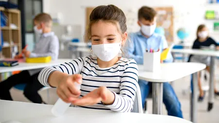 Încă trei elevi din Capitală, depistați cu noul COVID-19! Un profesor din Sectorul 4 a contractat SARS-CoV-2