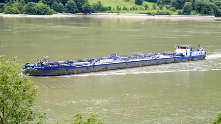 Armatorii, anunțați să reducă încărcătura convoaielor la jumătate din cauza cotelor fluviale scăzute