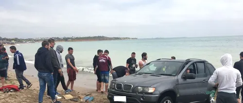 A fost identificat șmecherul care și-a băgat BMW-ul în apa mării la Vama Veche. De unde este și ce amendă a primit
