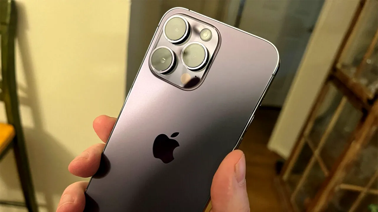 Un prahovean a crezut că a cumpărat un Iphone 14 Pro Max de OLX, cu 3.500 ron. Ce telefon a primit, de fapt