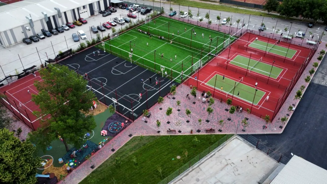 Bază sportivă nouă, în Sectorul 3. Primarul Robert Negoiță: „Accesul este gratuit. Vă invităm la sport!”