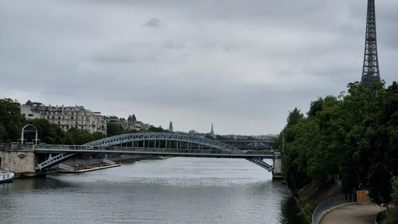 Parisul, gazda Jocurilor Olimpice, transformat într-o „FORTĂREAȚĂ” de maximă securitate. Participanții nu se lasă intimidați de actele de vandalism