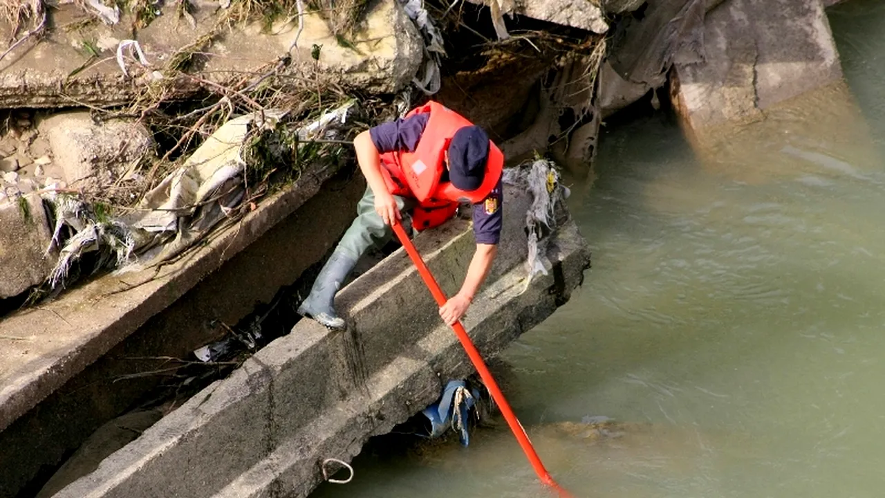Pompierii au descoperit și o mână în râul Argeș,în zona unde a fost găsit cadavrul femeii decapitate