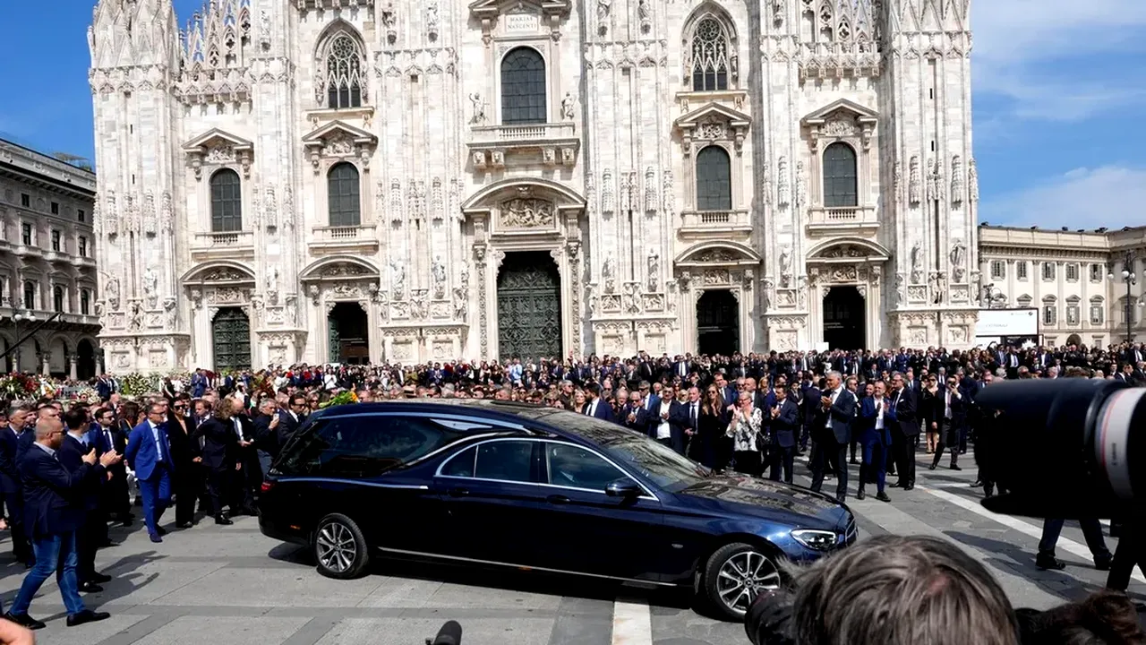 Cine este românca de 21 de ani arestată pentru tentativă de furt în timpul funeraliilor lui Silvio BERLUSCONI / A riscat totul pentru a face asta