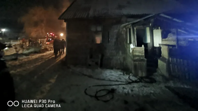 Incendiu la o casă din județul Suceava. Proprietarul a fost găsit carbonizat