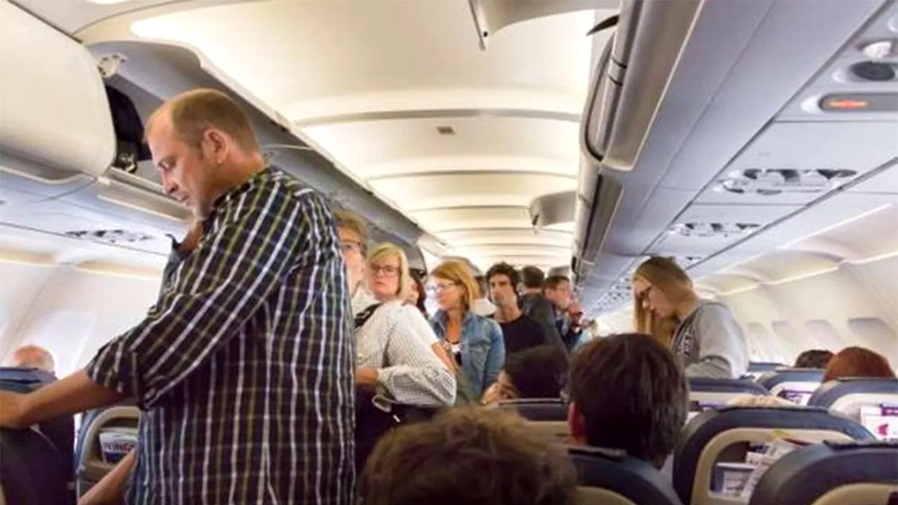 Cele 6 obiecte pe care nu trebuie să le atingeți niciodată într-un avion