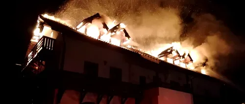 Pensiune distrusă de un incendiu pornit de la coșul de fum, în județul Brașov