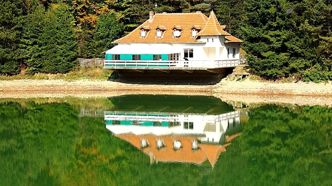 Stațiunea unică în România, de care puțini turiști știu. Aici se găsește 