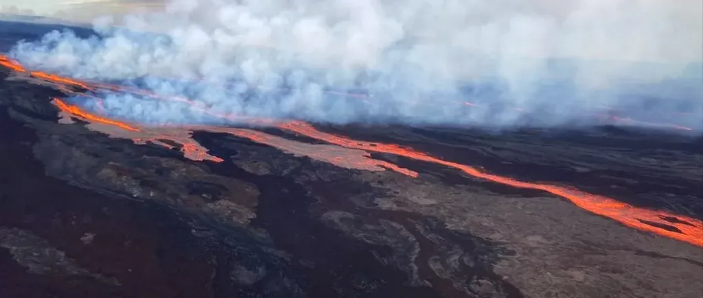 Cel mai mare vulcan activ din lume, Mauna Loa din Hawaii, a început să erupă după aproape 40 de ani