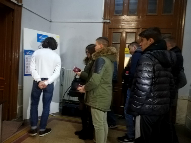 Cozi la Iași la secția unde pot vota moldovenii
