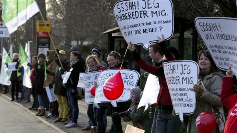 Lanț uman de 35 de kilometri în semn de protest al profesorilor danezi față de închiderea unor școli