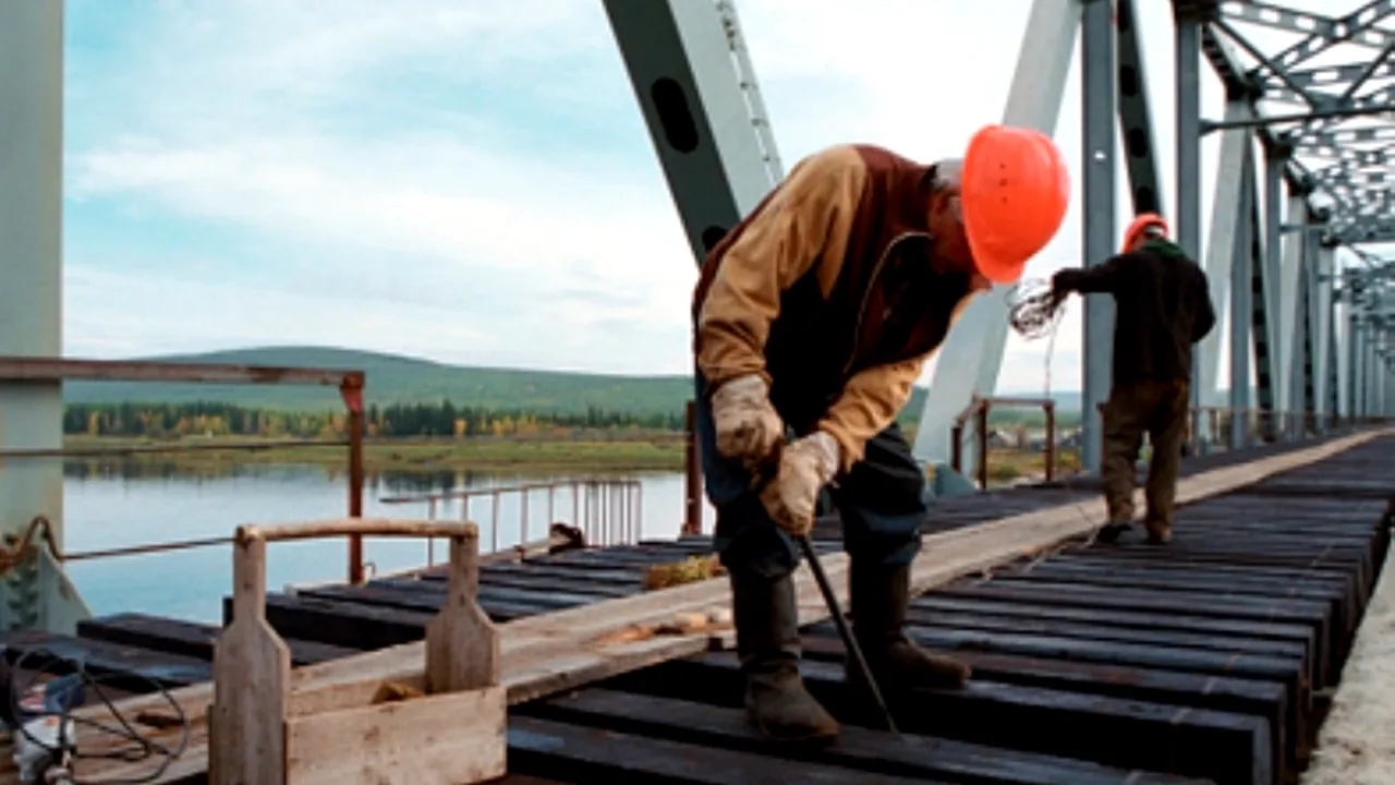 Hoții de fier vechi din Cehia au furat în plină zi un pod de zece tone