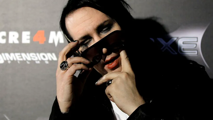 Rockerul Marilyn Manson, bătut într-un restaurant din Canada