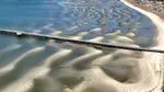În 2004, thailandezii au construit un ponton de pescuit de 400 de metri pe țărmul Oceanului Pacific. 13 ani mai târziu, linia țărmului avansase cu până la 250 de metri pe una dintre părți