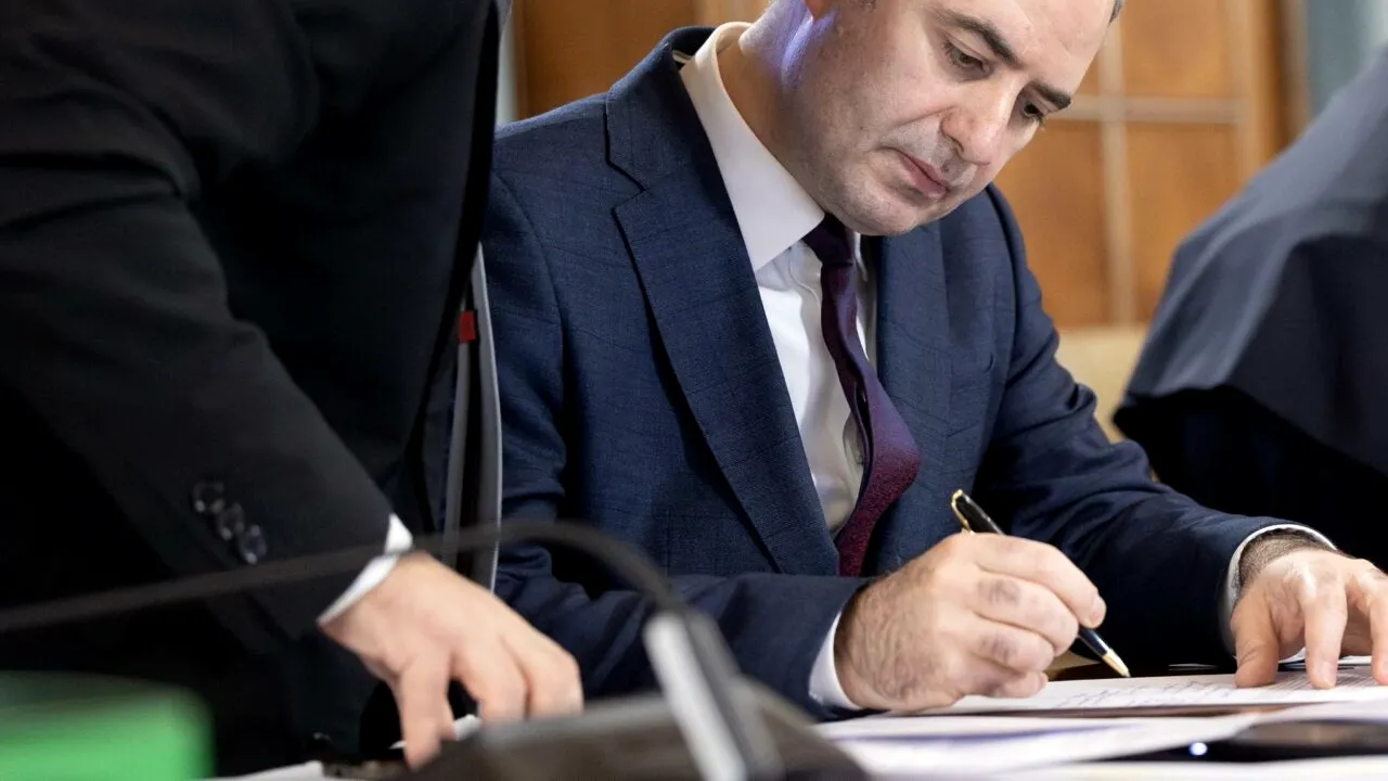 Ministrul Finanțelor a semnat al doilea contract de finanțare pentru Autostrada A1: „Prima autostradǎ care traverseazǎ Carpații, în linie dreaptă”