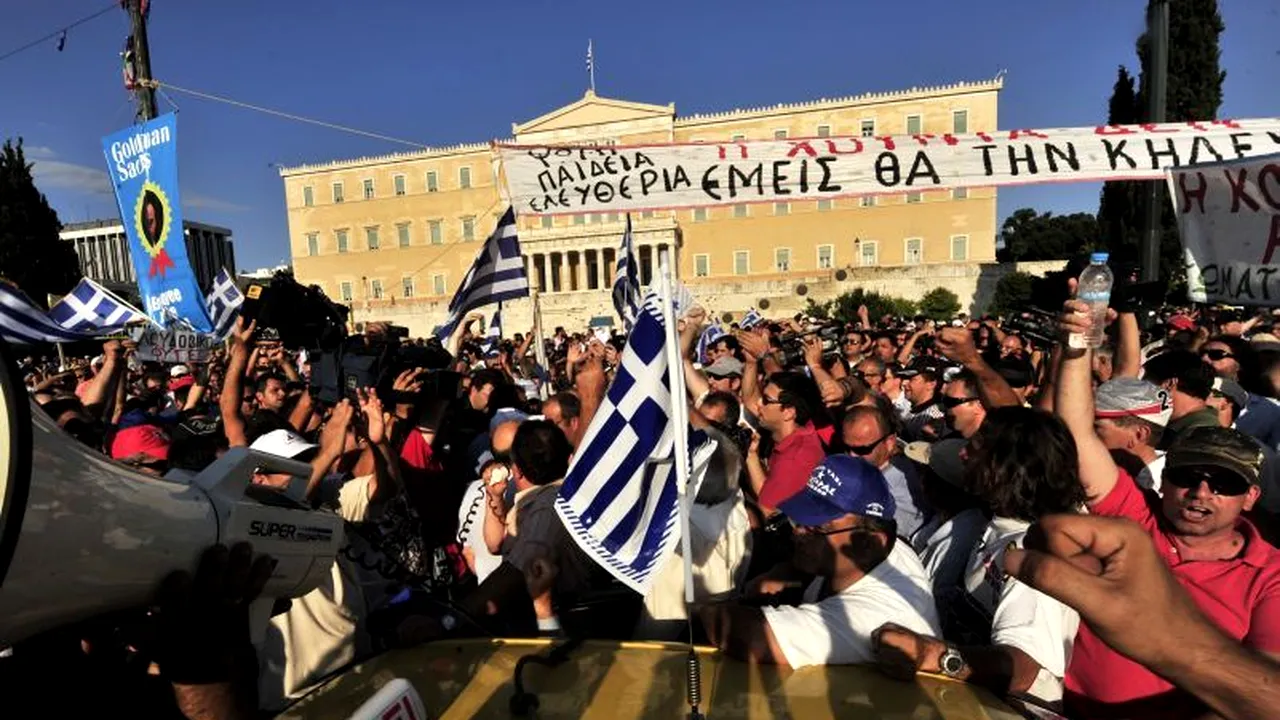 WALL STREET JOURNAL: UE elaborează planuri pentru eventuala ieșire a Greciei din zona euro. Comisia Europeană insistă că nici nu se pune problema