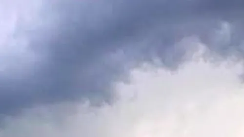 Imagini spectaculoase cu o perdea de apă care acoperă dealurile, în Alba
