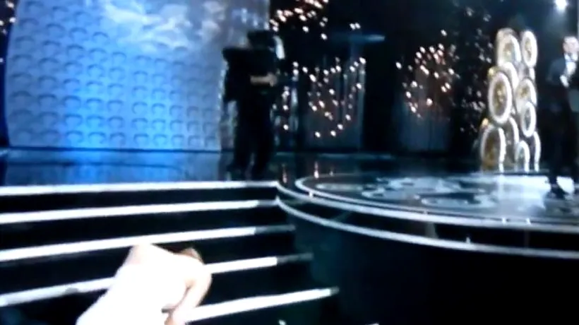 OSCAR 2013. Moment stânjenitor pentru Jennifer Lawrence la gala PREMIILOR OSCAR. VIDEO