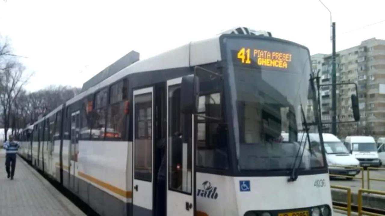 DECES. Circulaţie blocată în Capitală, pe linia tramvaiului 41, în zona Podului Grant. Un călător a murit  în tramvai