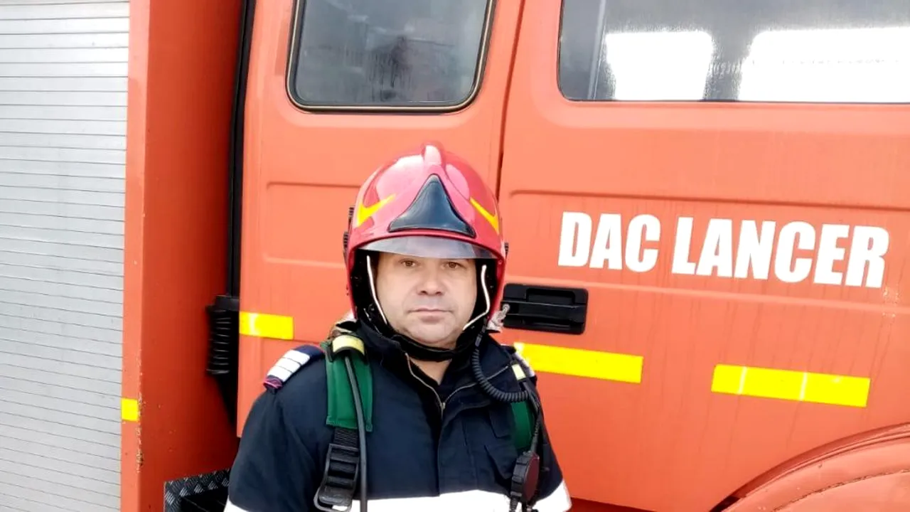 Pompier și în timpul liber în județul Prahova: A văzut o curte în flăcări și a acționat imediat