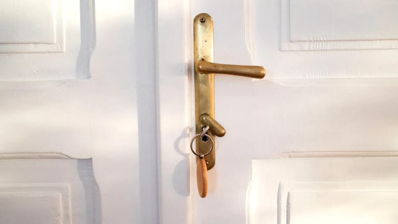 Motivul pentru care românii nu își mai cumpără case în Spania și Italia. Unii aleg să revină ACASĂ