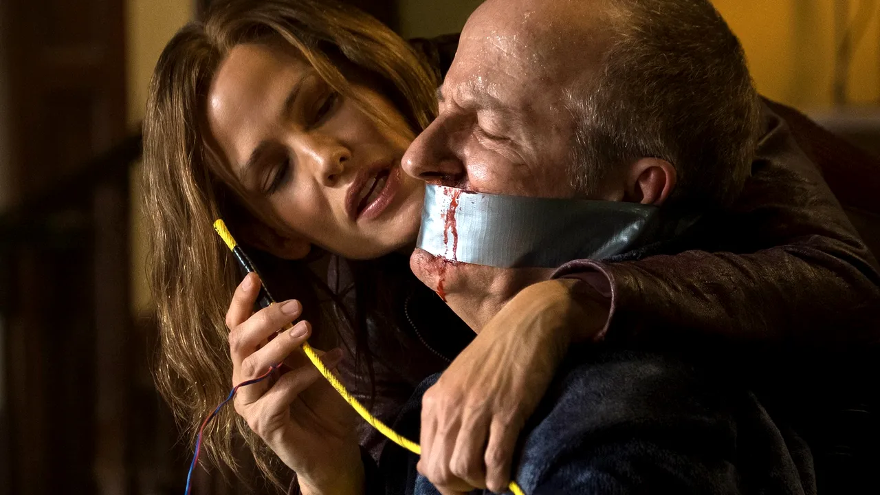 PREMIERELE cinematografice de weekend: Află legătura dintre o sinucidere și SECURITATEA infiltrată în BISERICĂ, ce PROBLEME aduce o valiză cu bani sau EȘECURILE amoroase ale unui pierde-vară