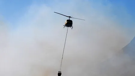 Un incendiu MASIV a izbucnit în Munții Lotrului, în Vâlcea. A fost trimis și un elicopter cu dispozitiv Bambi - Bucket FOTO, VIDEO