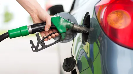Raționalizarea carburanților în benzinării și limită de viteză de 80 km/h. Care sunt șoferii români afectați de acest scenariu negru