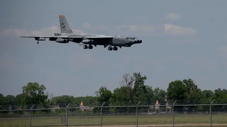 Cum a ajuns un bombardier construit acum 59 de ani să reintre în serviciul activ al forțelor aeriene americane