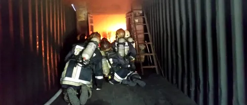 EXCLUSIV. Locul în care pompierii români învață să lupte cu flăcările uriașe. Temperaturile depășesc peste 1.000 de grade Celsius și pe fundal se aud plânsete de copii