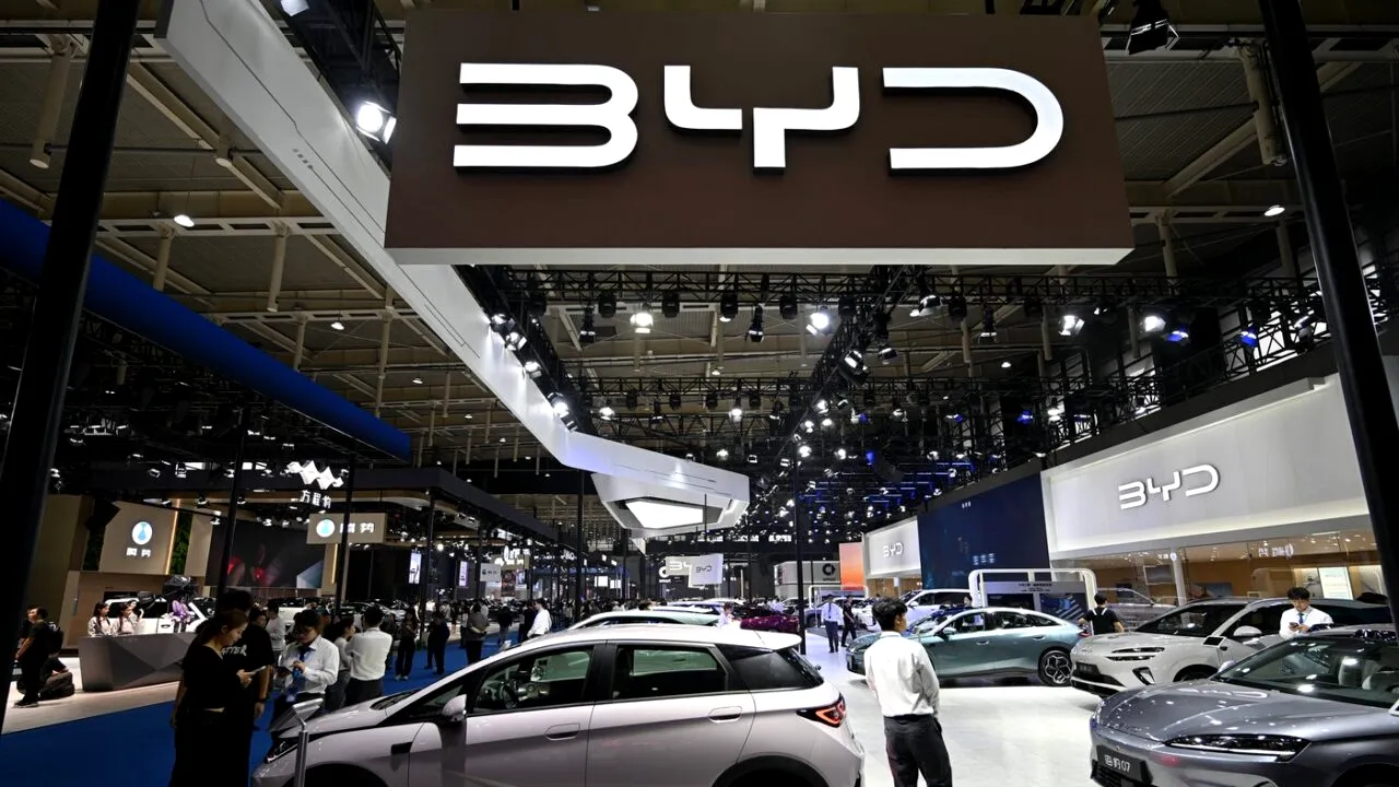 Vicepreședinta gigantului auto chinez BYD ajunge vineri în România. Compania caută locații noi pentru construirea a încă două fabrici