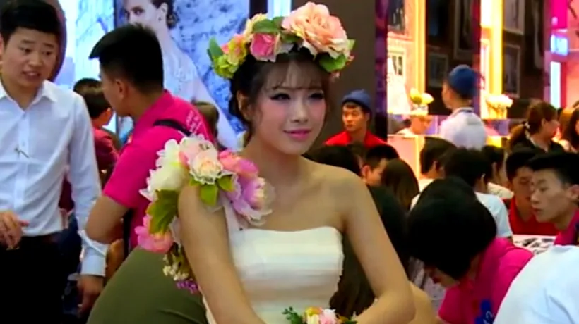 În China, tinerii însurăței dau o mică avere pe nuntă, pentru a le face pe plac părinților. ''Scopul e să arăți cât ești de bogat''