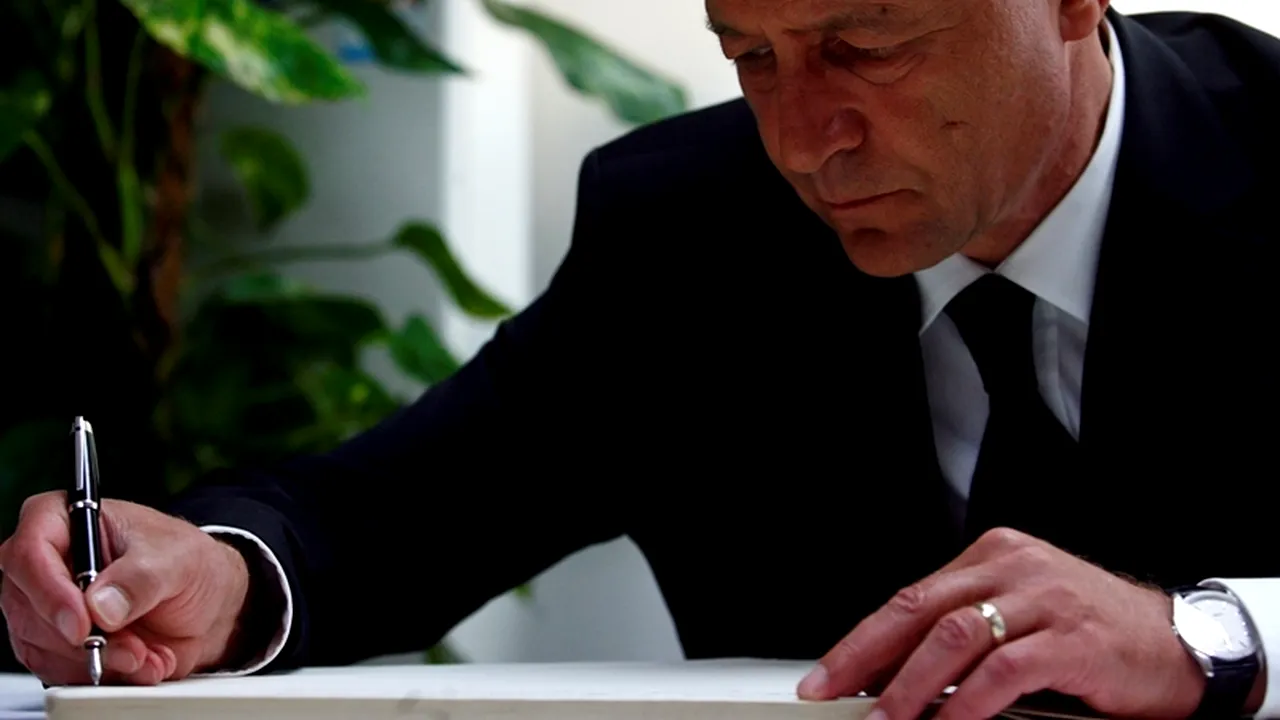 Promulgarea de la miezul nopții, prima lovitură a lui Băsescu pentru ruperea USL. Legea referendumului a fost semnată cu puțin înainte de 23.59