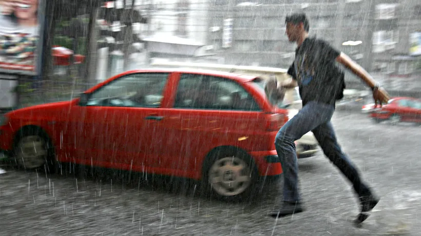 Circulație îngreunată și tamponări în București, din cauza ploii 