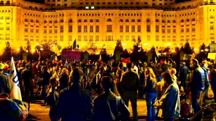 Protestatarii din Capitală continuă marșul din Piața Constituției, blocând Bulevardul Unirii