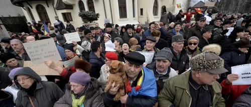 700 de oameni, la Cotroceni, la un miting de susținere a Guvernului Grindeanu: Jos cu Iohannis, trădător de țară