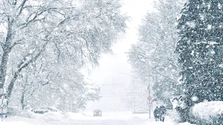 Meteorologii au emis cod roșu de ninsori, lapoviţă şi ploi îngheţate! Zonele în care vremea rea se va dezlănțui